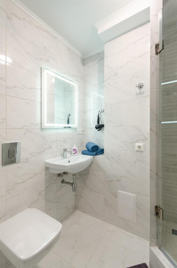 Artal Apartment On Obolonskyi Avenue 16 Kiew Exterior foto